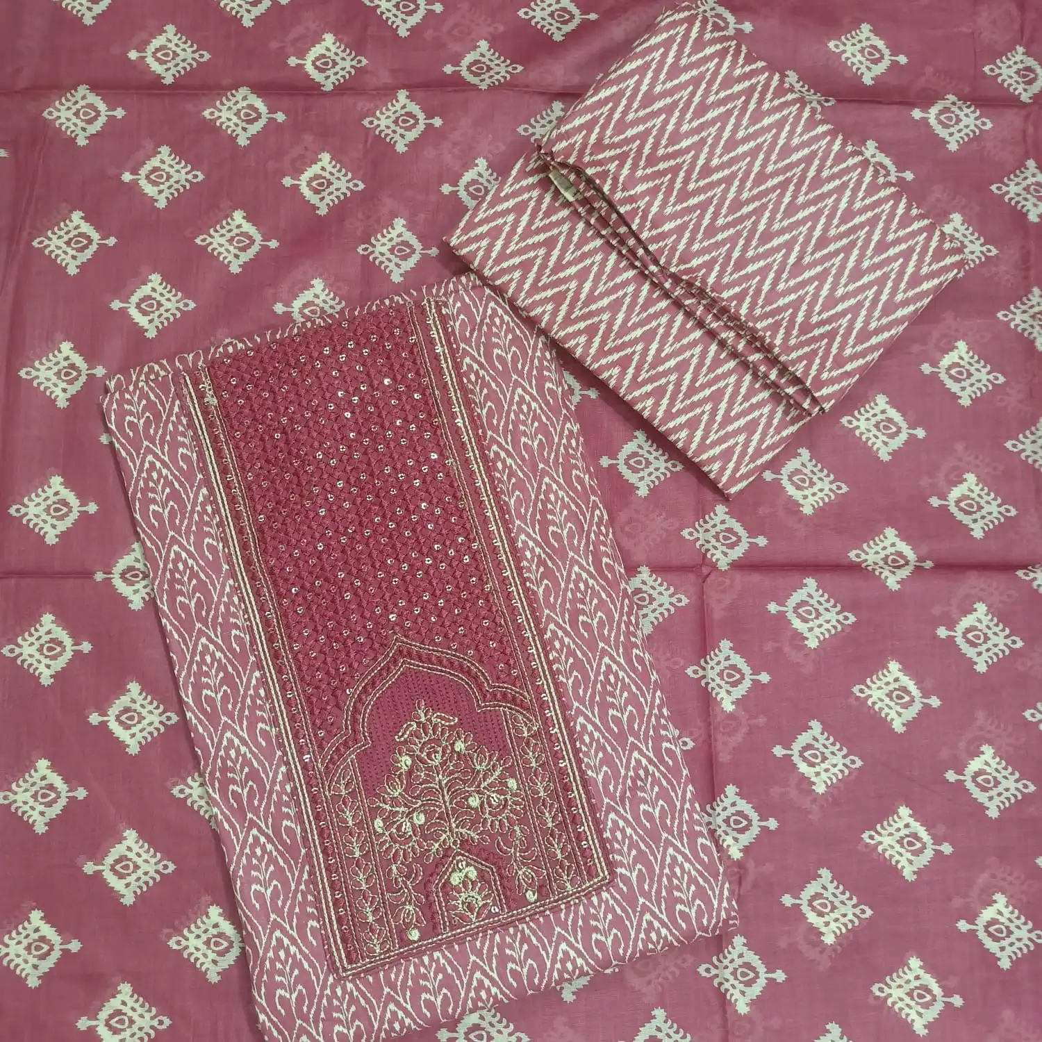 beautiful patch neck unstitched suit